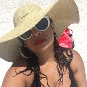 Meet your Posher, Mercedes